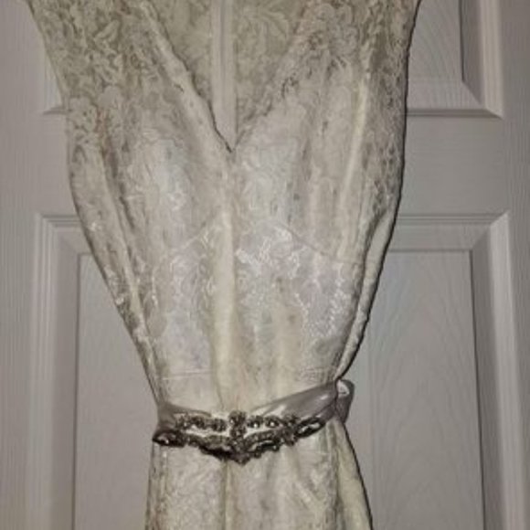 Formal dress - Picture 3 of 3